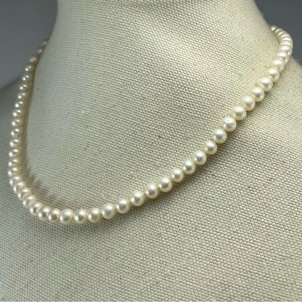 14K Gold Vintage Culture Freshwater Pearls Knotted Necklace Statement Elegant